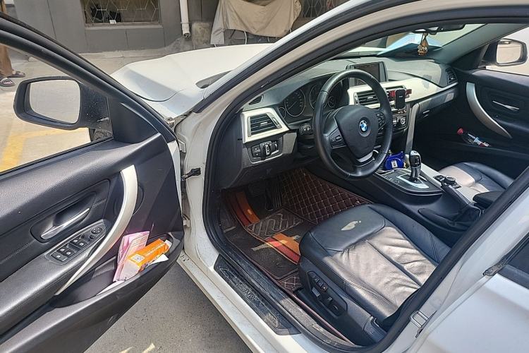 Used BMW 3 Series 2014 320i Sport Edition Driver Seat