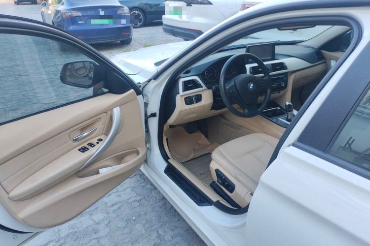 Used BMW 3 Series 2014 320i Sport Edition Driver Seat