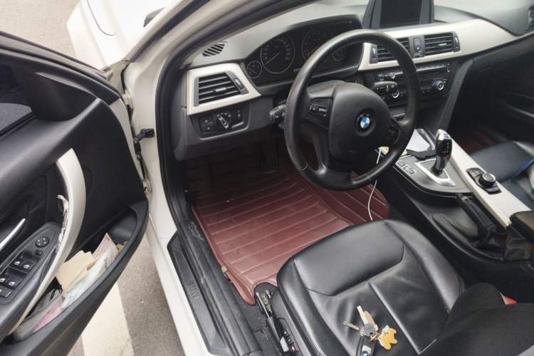 Used BMW 3 Series 2014 320i Sport Edition Driver Seat