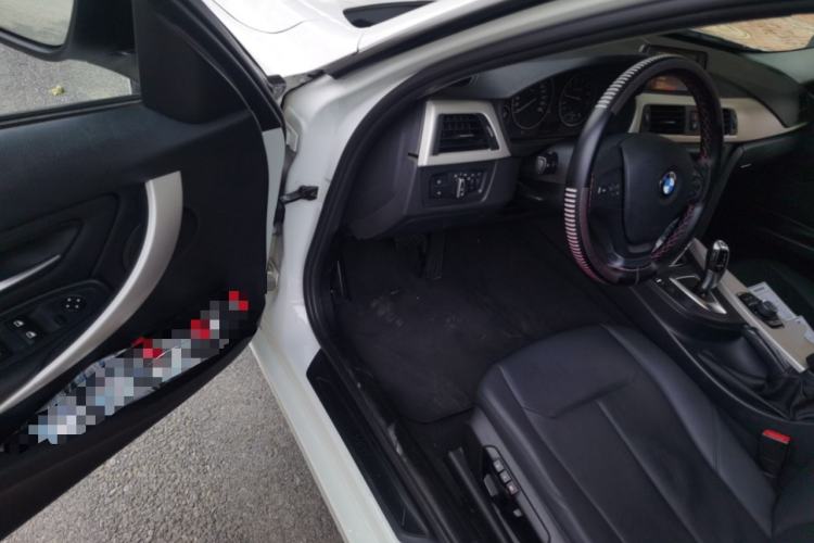 Used BMW 3 Series 2014 320i Active Edition Driver Seat