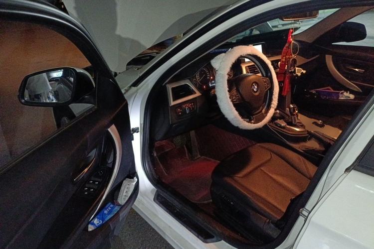 Used BMW 3 Series 2014 320i Active Edition Driver Seat