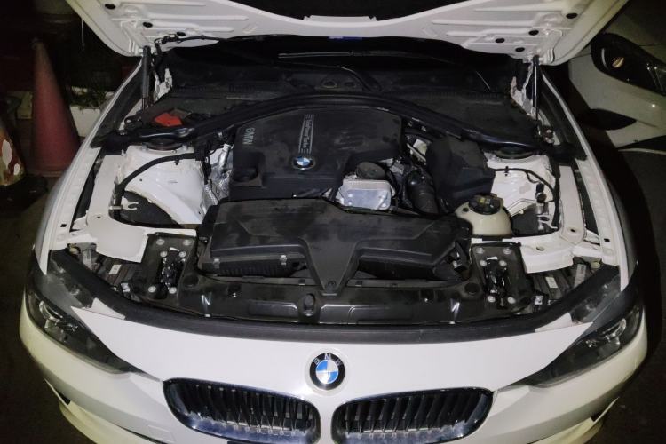 Used BMW 3 Series 2014 320Li Fashion Model Engine Bay