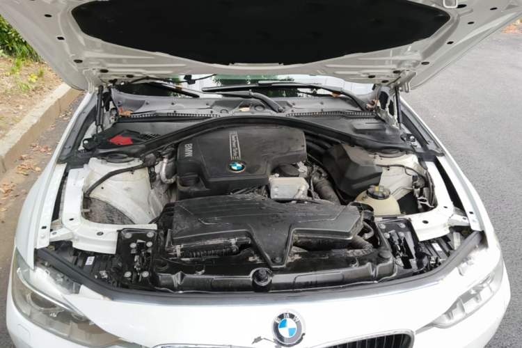 Used BMW 3 Series 2014 320Li Fashion Model Engine Bay