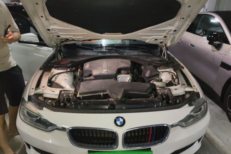 Used BMW 3 Series 2014 320i Sport Edition Engine Bay