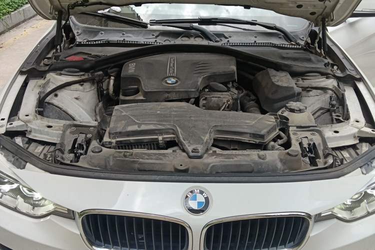 Used BMW 3 Series 2014 320Li Fashion Model Engine Bay