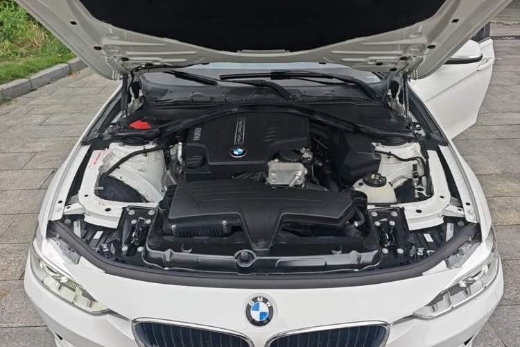 Used BMW 3 Series 2014 320Li Fashion Model Engine Bay