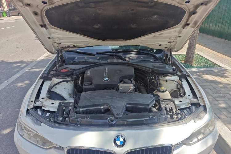 Used BMW 3 Series 2014 328Li Fashion Model Engine Bay