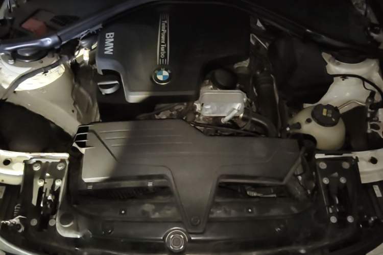 Used BMW 3 Series 2014 320Li Fashion Model Engine Bay