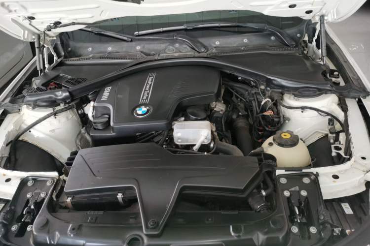 Used BMW 3 Series 2014 320Li Fashion Model Engine Bay