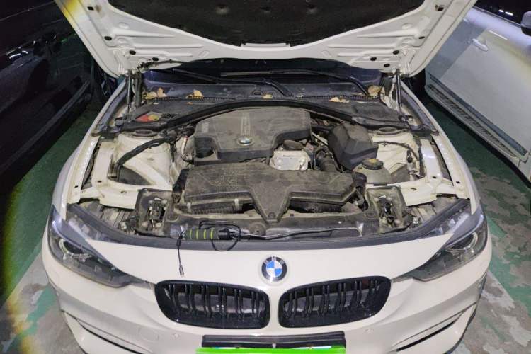 Used BMW 3 Series 2014 320Li Fashion Model Engine Bay