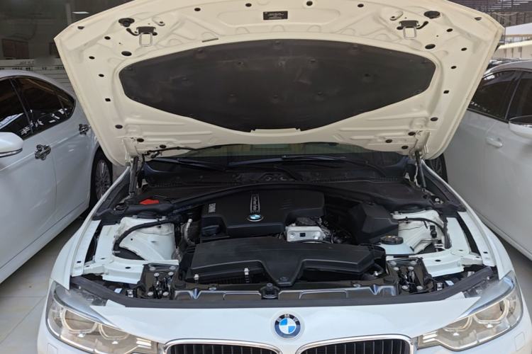 Used BMW 3 Series 2014 320Li Fashion Model Engine Bay
