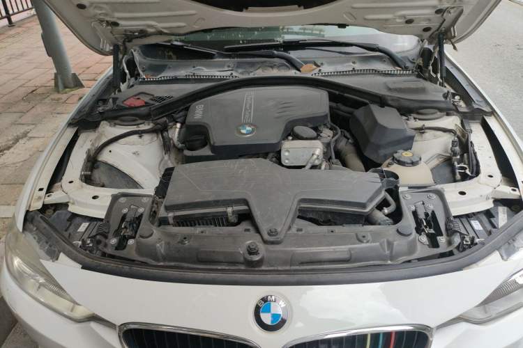 Used BMW 3 Series 2014 320i Sport Edition Engine Bay
