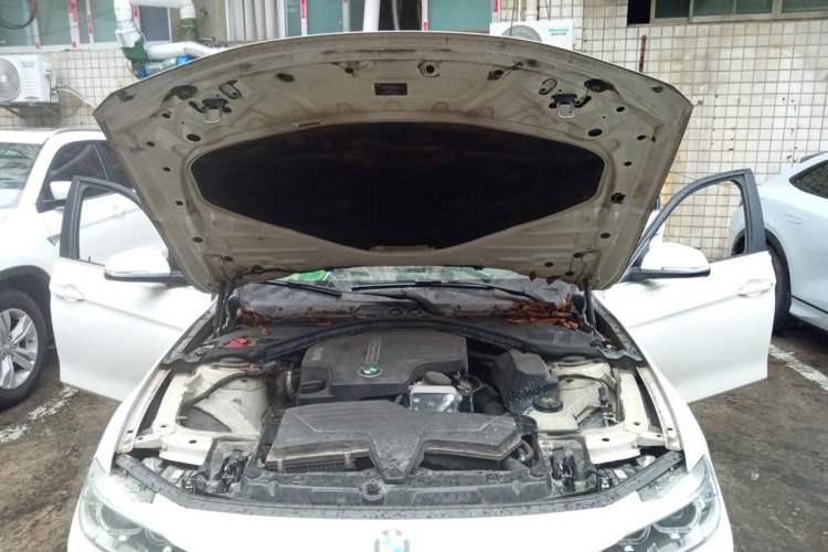 Used BMW 3 Series 2014 320Li Fashion Model Engine Bay