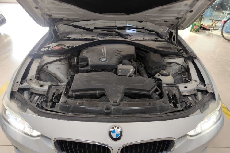 Used BMW 3 Series 2014 320Li Fashion Model Engine Bay