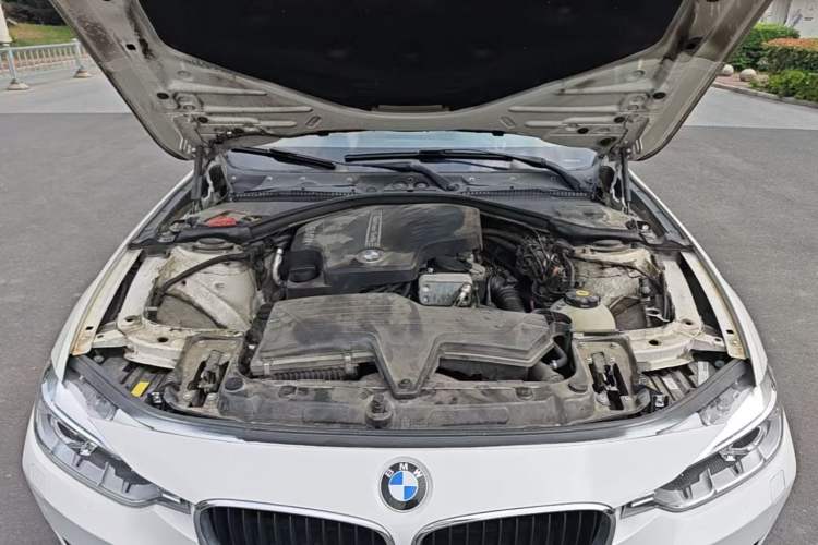 Used BMW 3 Series 2014 320Li Fashion Model Engine Bay