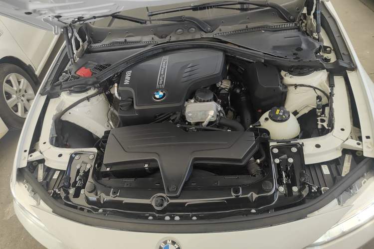 Used BMW 3 Series 2014 320Li Fashion Model Engine Bay