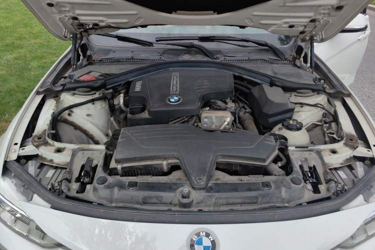 Used BMW 3 Series 2014 320Li Fashion Model Engine Bay