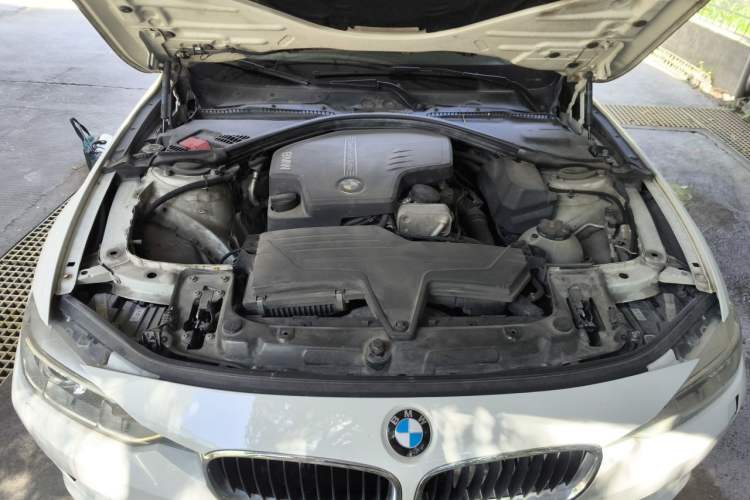 Used BMW 3 Series 2014 320Li Fashion Model Engine Bay