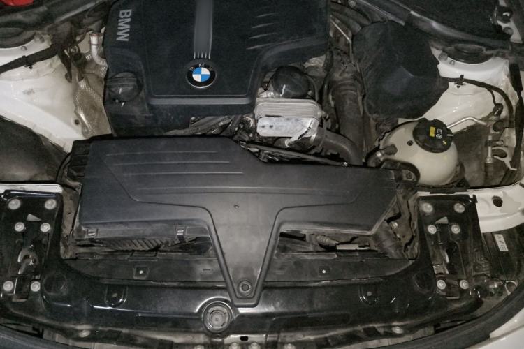 Used BMW 3 Series 2014 320Li Fashion Model Engine Bay