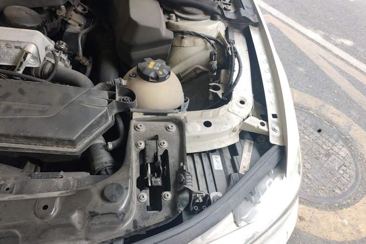 Used BMW 3 Series 2014 320i Sport Edition Engine Bay Left