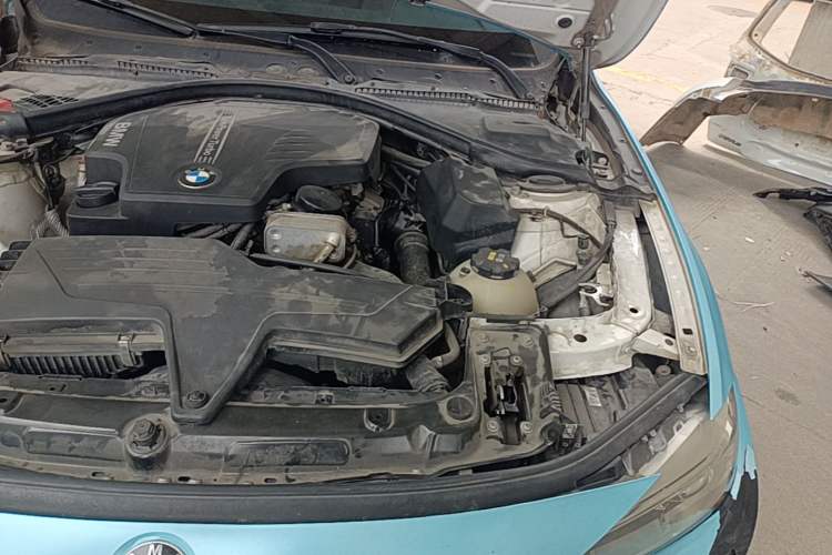 Used BMW 3 Series 2014 320i Sport Edition Engine Bay Left