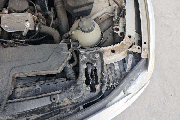 Used BMW 3 Series 2014 320i Active Edition Engine Bay Left