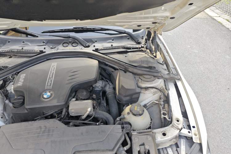 Used BMW 3 Series 2014 320Li Fashion Model Engine Bay Left