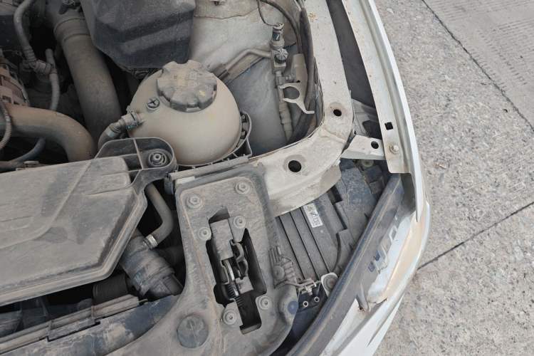 Used BMW 3 Series 2014 320Li Fashion Model Engine Bay Left
