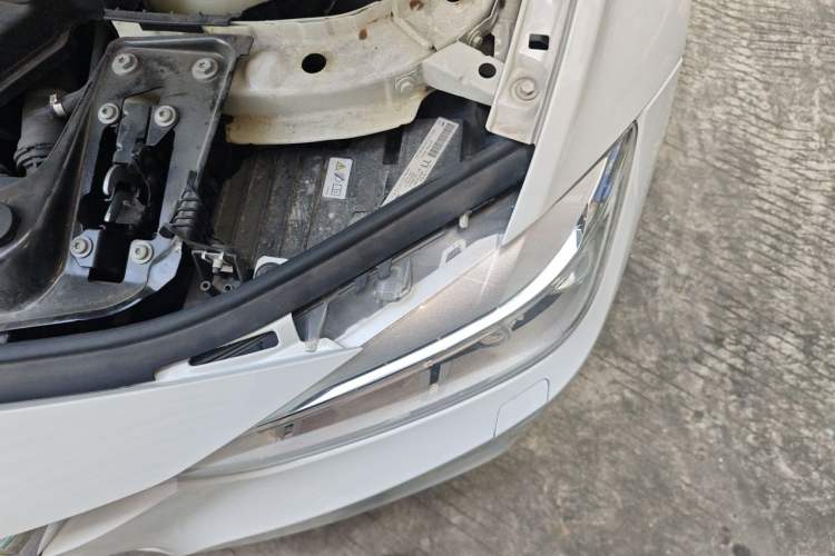 Used BMW 3 Series 2014 328i Sport Design Package Engine Bay Left