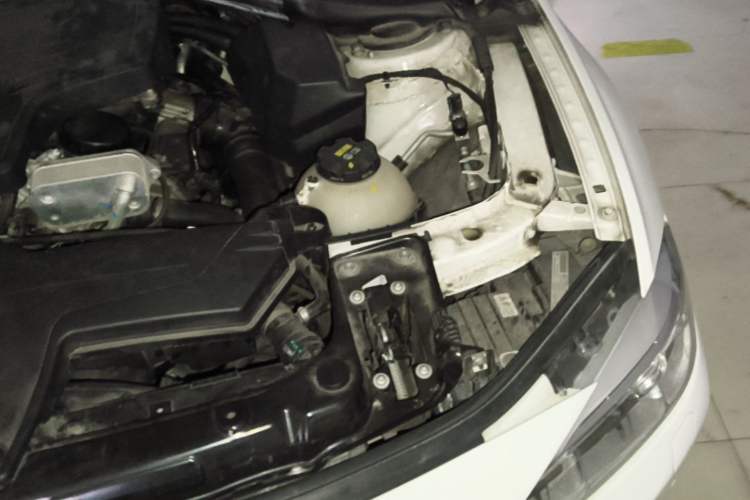 Used BMW 3 Series 2014 320Li Fashion Model Engine Bay Left