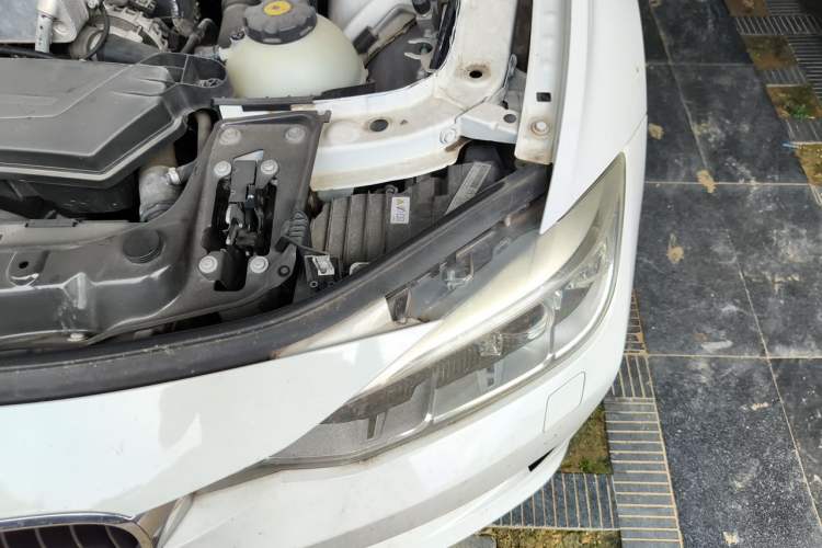 Used BMW 3 Series 2014 320Li Fashion Model Engine Bay Left