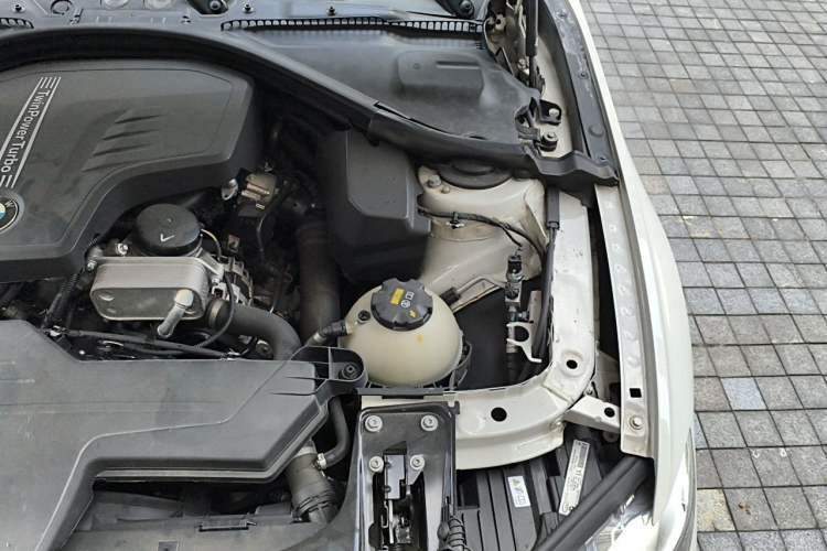 Used BMW 3 Series 2014 328i xDrive Sport Design Package Engine Bay Left