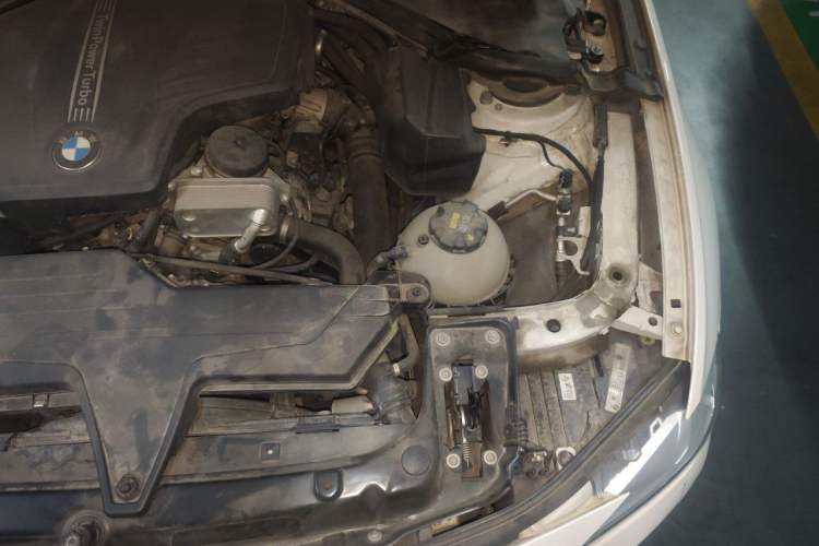 Used BMW 3 Series 2014 320Li Fashion Model Engine Bay Left