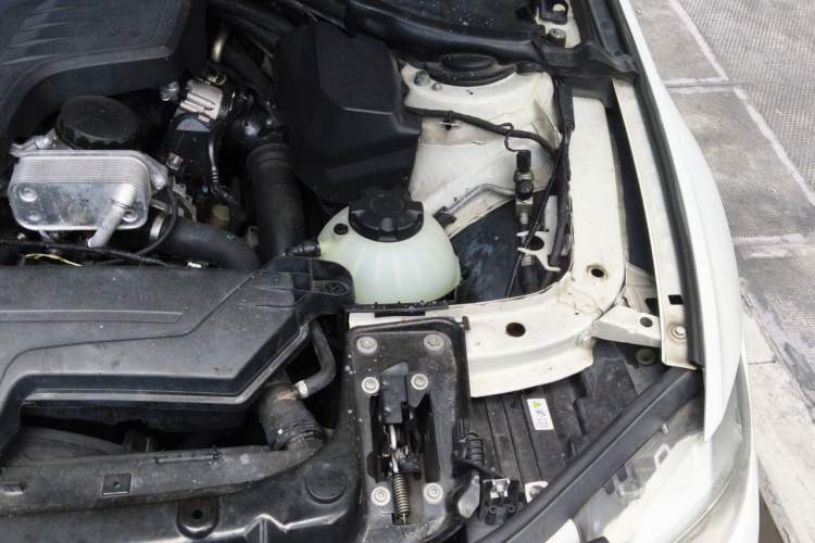 Used BMW 3 Series 2014 320i Sport Edition Engine Bay Left