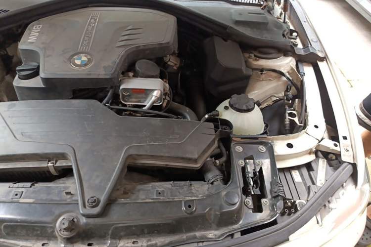 Used BMW 3 Series 2014 328Li Fashion Model Engine Bay Left
