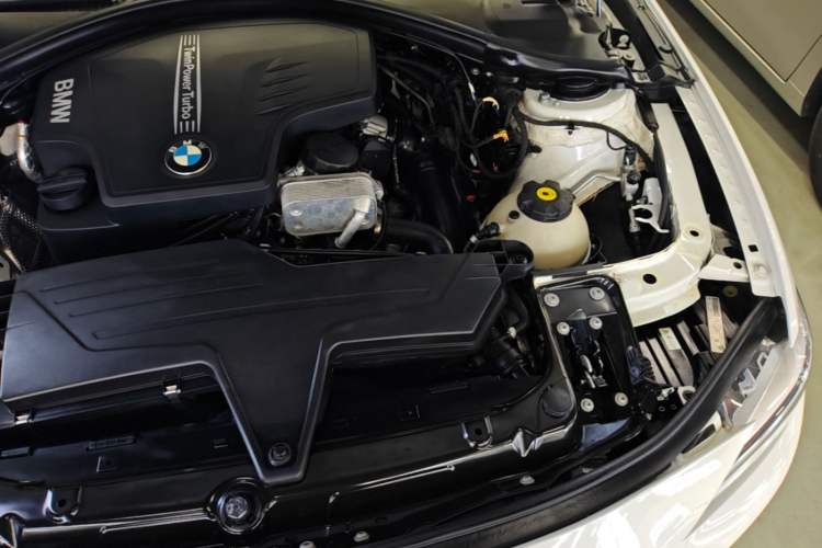 Used BMW 3 Series 2014 320i Sport Edition Engine Bay Left