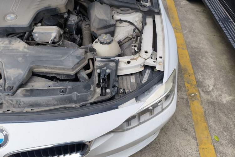 Used BMW 3 Series 2014 320Li Fashion Model Engine Bay Left
