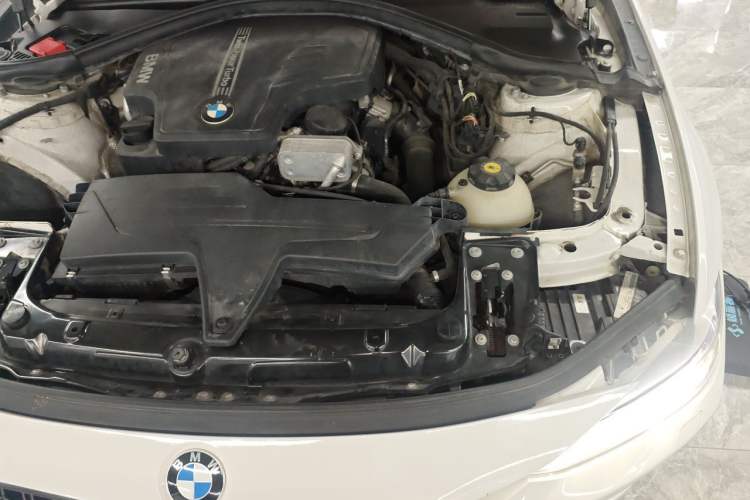 Used BMW 3 Series 2014 320i Sport Edition Engine Bay Left