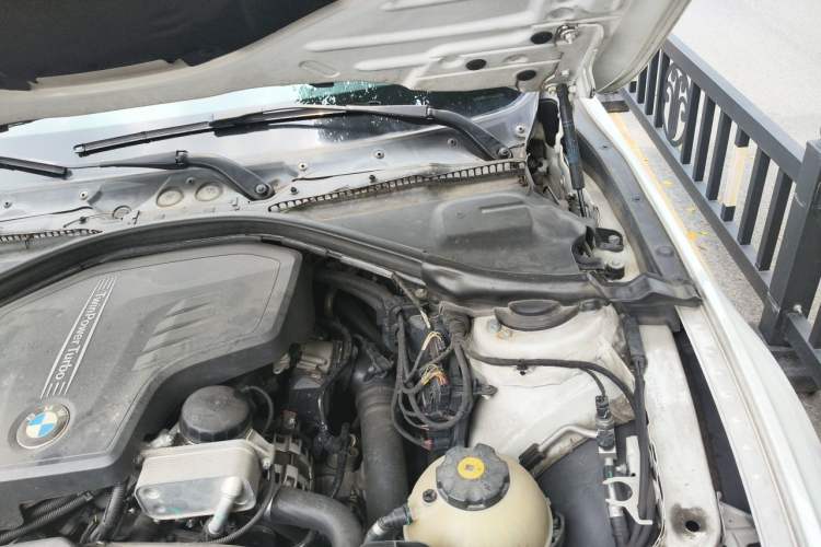 Used BMW 3 Series 2014 320i Sport Design Package Engine Bay Left