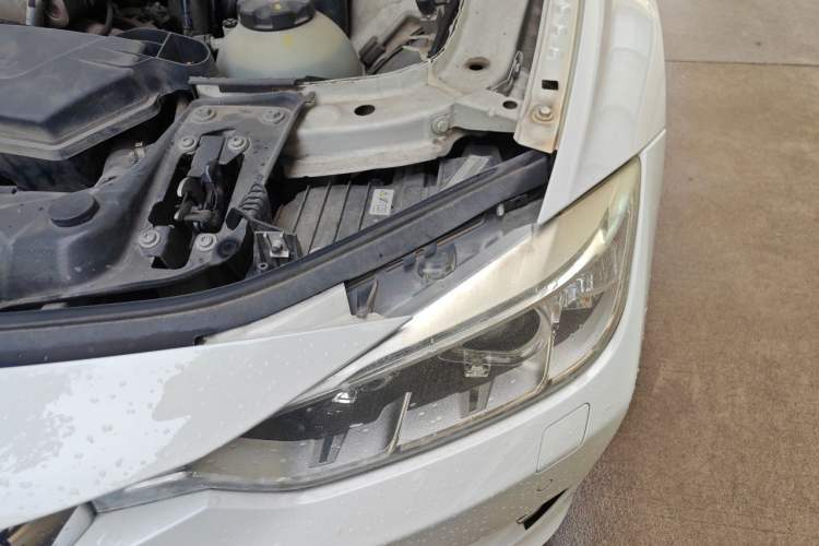Used BMW 3 Series 2014 320Li Fashion Model Engine Bay Left