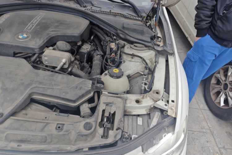 Used BMW 3 Series 2014 320Li Fashion Model Engine Bay Left