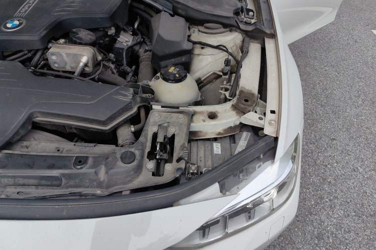 Used BMW 3 Series 2014 320Li Fashion Model Engine Bay Left