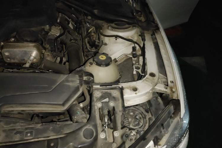 Used BMW 3 Series 2014 320i Active Edition Engine Bay Left