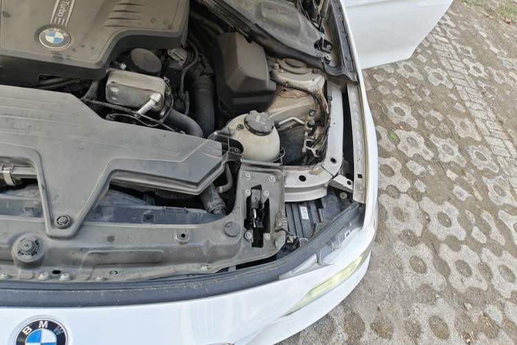 Used BMW 3 Series 2014 320Li Fashion Model Engine Bay Left