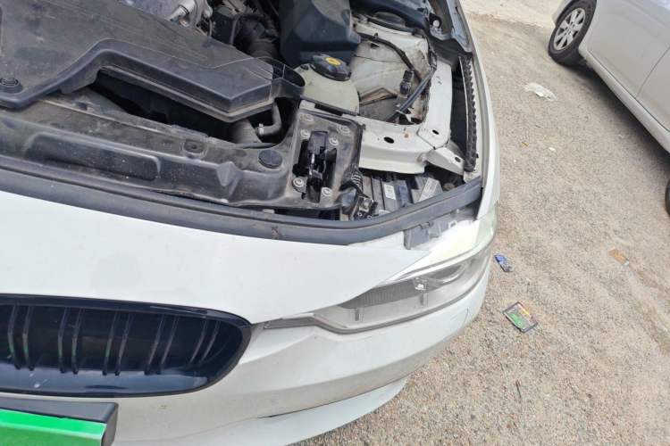 Used BMW 3 Series 2014 320i Sport Edition Engine Bay Left