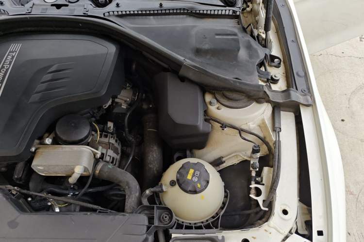 Used BMW 3 Series 2014 320Li Fashion Model Engine Bay Left