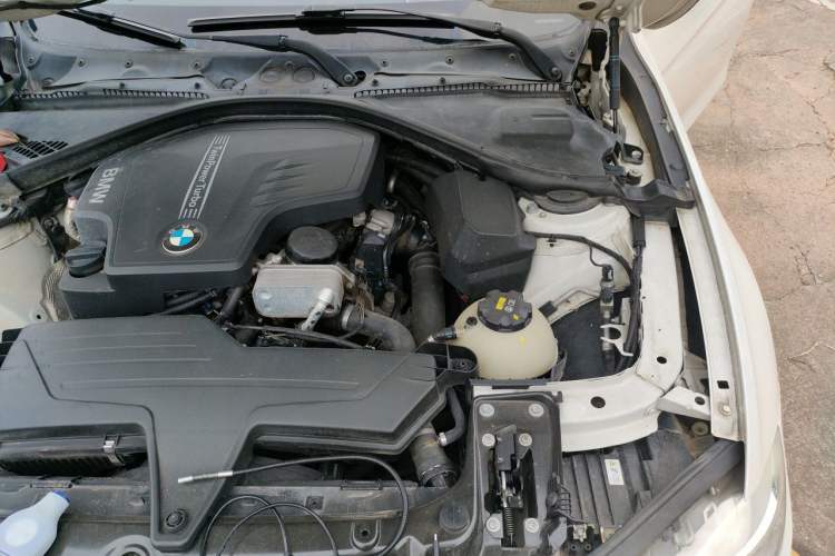 Used BMW 3 Series 2014 320i Sport Edition Engine Bay Left