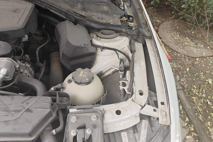 Used BMW 3 Series 2014 328Li Fashion Model Engine Bay Left
