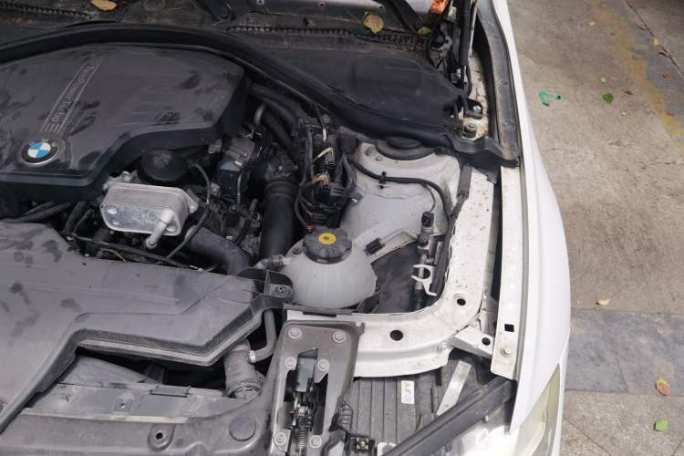 Used BMW 3 Series 2014 328Li Fashion Model Engine Bay Left