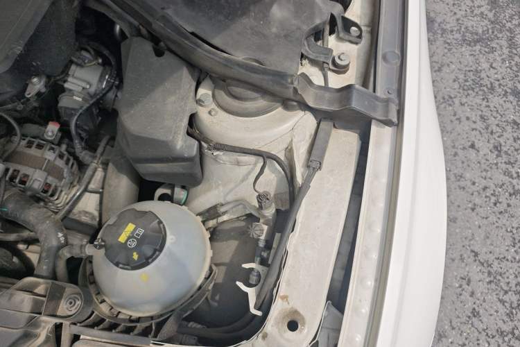 Used BMW 3 Series 2014 320i Sport Edition Engine Bay Left